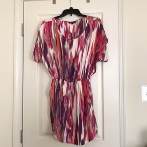 Express dress with pockets, 100% polyester.